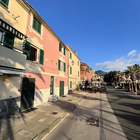 Alice's - 20 Steps From The Sea *