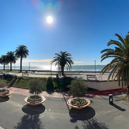 Alice's - 20 Steps From The Sea