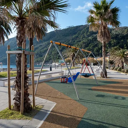 Alice's - 20 Steps From The Sea