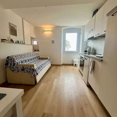 Alice's - 20 Steps From The Sea