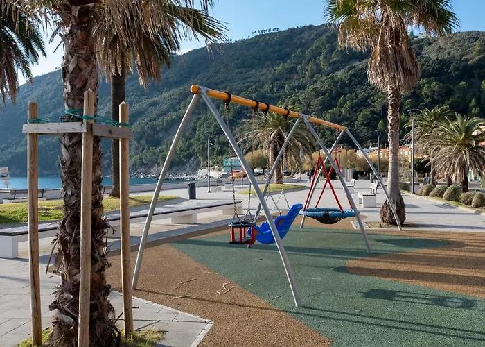 Alice's - 20 Steps From The Sea