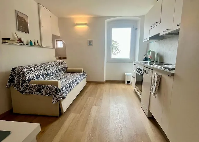 Alice's - 20 Steps From The Sea